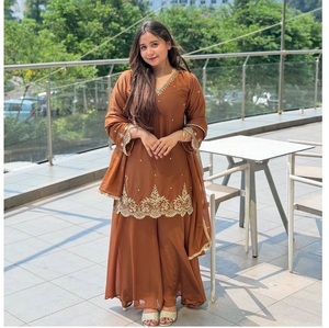 Salwar Kameez pakistanais hautement recommandé avec Dupatta et Palazzo assortis disponibles à des prix abordables - Product Image 1