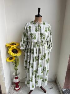 Vestido Midi de verano hecho a mano, informal, estampado de bloques florales, algodón con cuello profundo, coqueto, floral, estampado a mano, vestido para mujer - Product Image 5