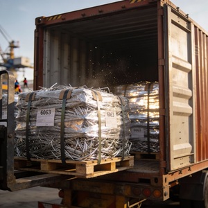 เศษลวดอะลูมิเนียมบริสุทธิ์ 6063 ลวดอะลูมิเนียมเงาแบบมัดก้อน สำหรับโรงงานรีไซเคิล การหลอม และโรงกลั่นโลหะผสม - Product Image 3