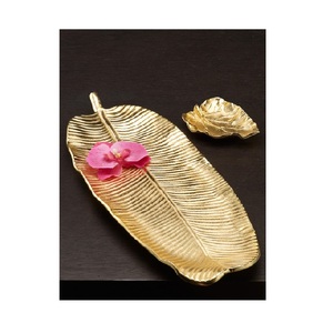Bandeja DE SERVICIO DE Metal chapada en oro con forma de hoja hecha a mano de estilo moderno excelente para frutas y aperitivos ceremonia de compromiso de tamaño personalizado - Product Image 6
