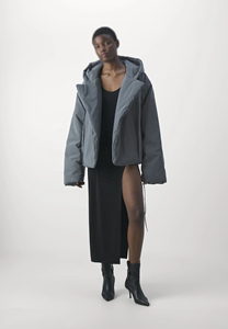 Chaqueta de estilo callejero informal personalizada para mujer 2025, vaquera de un solo pecho, impermeable, transpirable, a prueba de viento, características decoradas con borlas - Product Image 6