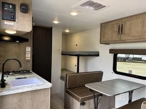 Camping-car PALOMINO PUMA 337BH 2025 d'occasion en excellent état, grande capacité, à vendre - Product Image 2