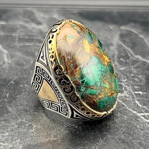 Anillo de Diseño Único para Hombre, Anillo Grande de Plata con Incrustaciones de Malaquita Ovalada, Joyería de Piedras Preciosas Naturales, Regalo Perfecto para Él - Product Image 1