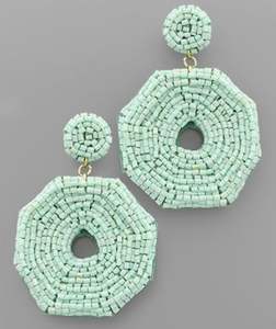 Boucles d'oreilles longues artistiques avec perles et points de couture - Product Image 2