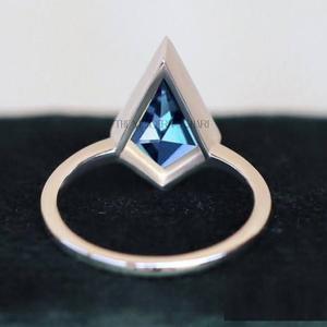 แหวนเพชรทำขึ้นอย่างสวยงามขายดีที่สุดเหมาะสำหรับสวมใส่ในชีวิตประจำวันที่หรูหราพร้อมจำหน่ายทั่วโลก - Product Image 1