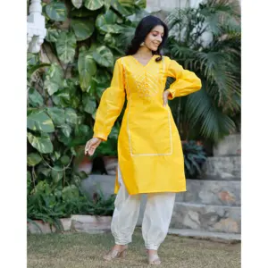 Exportation Indienne – Ensemble 2 Pièces en Soie Chanderi Jaune Unie de Haute Qualité, Écologique, Respirant et à Séchage Rapide, Longueur Genou, Style Doux pour Femme - Product Image 1