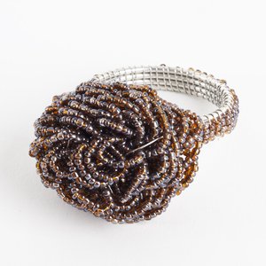 Ronds de serviette perlés classiques de luxe avec design floral Décor de table à manger en verre écologique pour la maison Hôtels et vacances Prix bas - Product Image 1