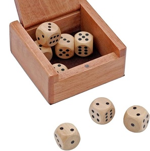 Dados de madera de haya natural Acabado liso para juegos de mesa y familiares - Product Image 3