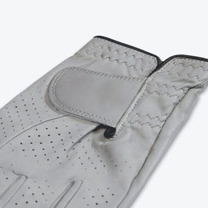 Guantes de golf con estampado de tela de una mano calificados con paquete Guantes deportivos de cuero genuino con empuñaduras - Product Image 1