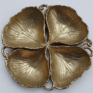 Serveur de fruits secs en aluminium fabriqué à la main avec design à trois feuilles en finition dorée conçu pour les intérieurs de salle à manger décoratifs - Product Image 5