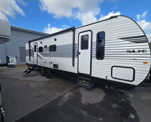 Autocaravanas y Casas Rodantes Usadas 2024 2023 2025 Jayco Jay Flight SLX 287BHS para Camping - Product Image 2