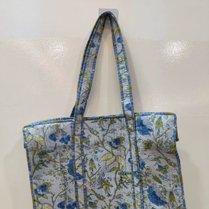 Sac fourre-tout en coton matelassé imprimé à la main en Inde, style mode féminin, idéal pour le shopping, les voyages et l'usage quotidien - Product Image 1