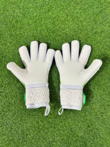 Venta al por mayor de guantes de portero de látex guantes de fútbol para la práctica cómodos guantes de portero baratos hechos en Pakistán - Product Image 4