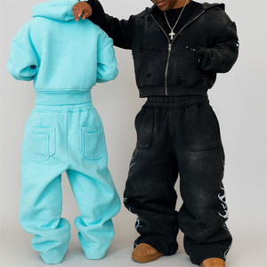 ชุดเซ็ตฮู้ดดี้และกางเกงวอร์มทรงขาบาน ผ้าหนา ย้อมสีแบบแอซิดวอช ตกแต่งด้วยคริสตัล  แบบครอป - Product Image 1