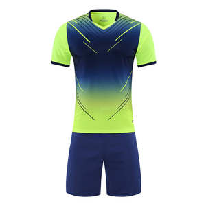 Ensemble d'uniformes de football bleu dégradé pour hommes Short en jersey respirant à séchage rapide Design élégant pour les matchs d'entraînement Équipe améliorée - Product Image 4