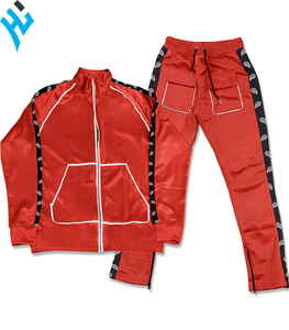 ชุดวอร์มสองชิ้นสำหรับวิ่งพร้อมกระเป๋าหน้าและแถบด้านข้างของผู้ชายชุดวอร์มแบบกำหนดเองล่าสุด - Product Image 5