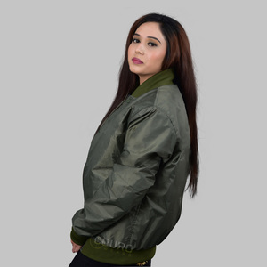 Chaqueta de bombardero universitaria de nailon para mujer personalizada OEM estilo Letterman universitario ropa de calle brillante prendas de vestir exteriores chaqueta con logotipo personalizado al por mayor - Product Image 2