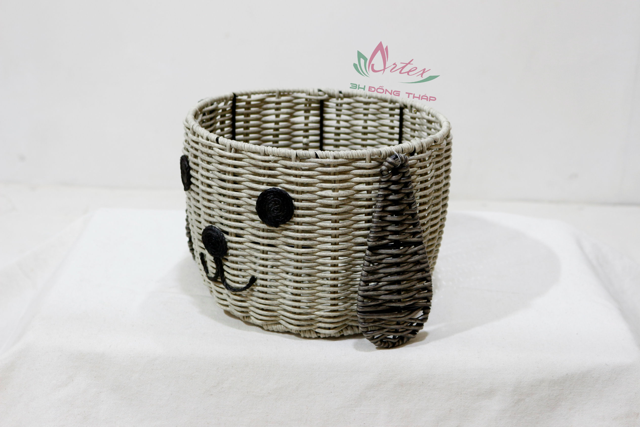 สีเทาเข้ม