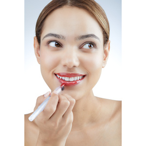 CLICKA Bálsamo Labial Humectante con Color Hecho en Corea, Tono Rojo de Larga Duración, Efecto Refrescante, Tamaño Regular para Labios Suaves e Hidratados - Product Image 3