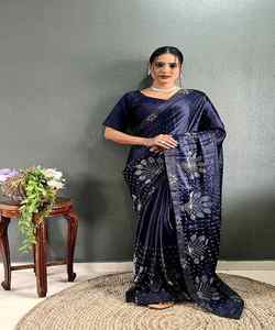 Les femmes indiennes portent un sari de travail de perles brodées lourdes avec un prix de grossiste de chemisier à Surat - Product Image 1