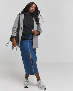 Sudadera con capucha clásica esencial negra de gran tamaño de longitud completa para mujer, sudaderas con capucha en blanco antiarrugas y transpirables al por mayor para mujer - Product Image 4