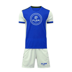 Kits de football personnalisés de haute qualité pour hommes, maillot de football à la mode avec impression par sublimation, service OEM pour nom, logo, style supérieur - Product Image 5