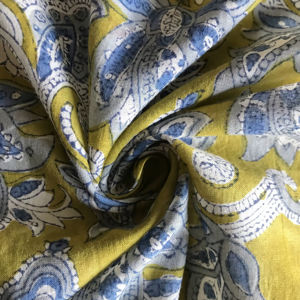 Tissu en coton imprimé à la main, motif floral paisley |   Tissu indien à base d'olive et à motifs floraux bleus - Product Image 1