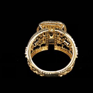 แหวนทอง18K อันวิจิตรประดับเพชรทรงกลมคุณภาพสูงเสริมด้วยรายละเอียดที่ประณีตเหมาะสำหรับโอกาสพิเศษ - Product Image 4