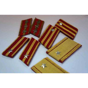 Écusson de col brodé à la main en fil de bullion de couleur personnalisée 2025 avec bouton-pression et attache de col en laiton - Product Image 6