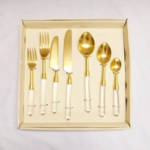 Elegante juego de cubiertos dorados de acero inoxidable con mango de acrílico Juego de cubiertos Premium Vajilla de comedor para el hogar y el banquete - Product Image 5