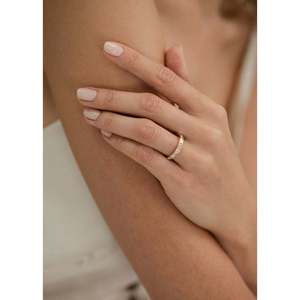 Anillo Isabelle Baguette, Colección de Anillos Elegantes con Diamantes - Product Image 2