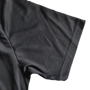 เสื้อยืดกีฬาวิ่งแห้งเร็วของผู้ชายเสื้อผ้าโพลีเอสเตอร์100% ระบายอากาศได้สีดำสำหรับใส่ไปยิม - Product Image 4