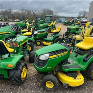 Tondeuse autoportée John Deere X940 pour les grands domaines, les parcs et l'entretien du gazon. - Product Image 6