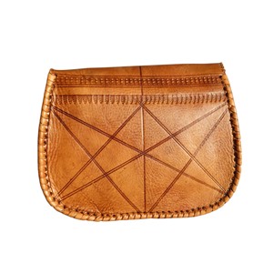 Sac à bandoulière en cuir véritable marocain, artisanal et gravé à la main, de la collection Atlas Heritage Vintage - Product Image 3
