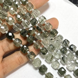 Perles de pierres précieuses en forme de boîte à facettes vertes de 7-8MM pierre carrée calibrée pour la fabrication de bijoux - Product Image 2