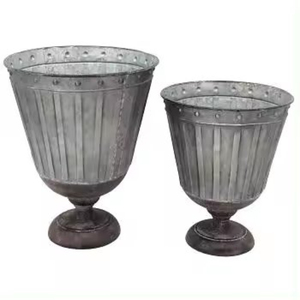 Pots de jardinières en métal d'inspiration vintage à la demande essentiels pour le jardinage disponibles en vrac de l'Inde au meilleur prix abordable - Product Image 3