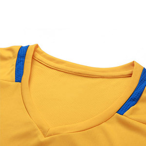 Kit de football de style rétro personnalisé de haute qualité chemise et short de football à sublimation en polyester de quantité minimale de commande basse - Product Image 2