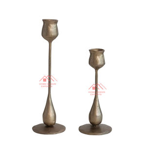 Portavelas de Aluminio Hecho a Mano con Acabado Dorado y Votivo de Vidrio - Product Image 6