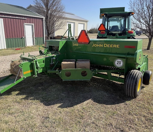 Empacadora Cuadrada Pequeña John Deere 348, Empacadora Cuadrada de Alta Productividad para Heno y Pasto, Máquina Agrícola Automática - Product Image 1