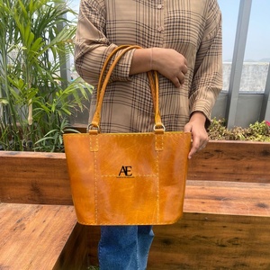 Nuevo bolso de mano personalizado de cuero tostado para mujer, bolso de lujo de cuero Crazy Horse genuino hecho a mano, bolso de hombro con cremallera - Product Image 1