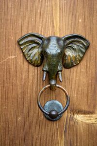 Sonajero de Elefante de Latón Real Indio |   Accesorio de Puerta Artesanal para Villas, Templos y Casas Históricas de la India - Product Image 4