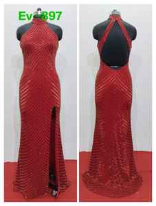 ชุดราตรีทรงเอไลน์สีแดงหรูหรา งานปักมือประดับลูกปัด คริสตัล 3 มิติ เพชร ลูกไม้ กระดุม ดอกไม้ ผ้าเรยอนวิสโคสด้านหน้า - Product Image 5