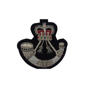 Étiquettes de vêtement en polyester durables élégantes de qualité supérieure brodées à la main emblèmes britanniques patchs fil métallique tissé Wok Badges tissé de qualité supérieure - Product Image 1