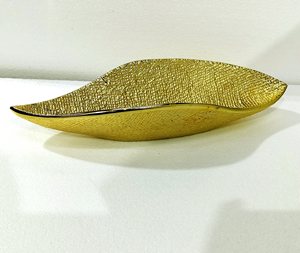 Plateau Art Déco en Aluminium Finition Or en Forme de Feuille Artisanat avec Motif de Plante pour une Utilisation Décorative sur la Table Centrale - Product Image 1