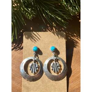 Pendientes Colgantes de Plata de Ley y Turquesa Annie Spencer Kingman con Diseño de Gota - Product Image 1