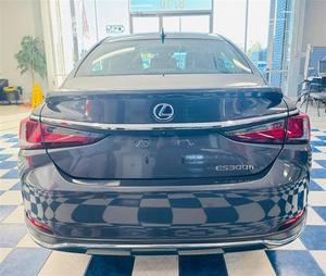 Increíble Lexus ES Hybrid 300h FWD 2023 en perfectas condiciones con poco kilometraje en stock, ofrecido a una oferta increíble que no querrás perderte - Product Image 2