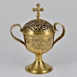 Encensoir suspendu en laiton Sanctum Light Brûleur d'encens d'église vintage pour une ambiance cérémonielle et spirituelle - Product Image 5