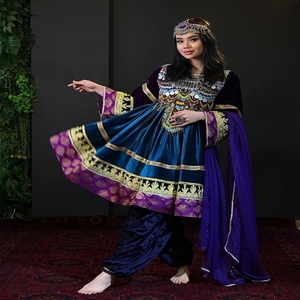 Vestido tradicional hecho a mano del Festival Banjara afgano para mujeres cultura pashtún grupo de edad internacional adultos - Product Image 2
