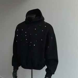 เสื้อฮู้ดดี้ผ้าเฟรนช์เทอร์รี่พิมพ์ลายดิจิทัล โลโก้สั่งทำได้ กระเป๋าเสื้อ ผ้าฝ้าย 100% สีพื้น ระบายอากาศ แห้งเร็ว ทรงปกติ - Product Image 4