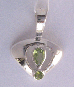 Shah Gems - Colgante de Peridoto Natural para Mujer, Plata de Ley 925, Forma Geométrica de Corazón, Engaste de Bisel, Rodio, Oro Rosa, Moderno - Product Image 1